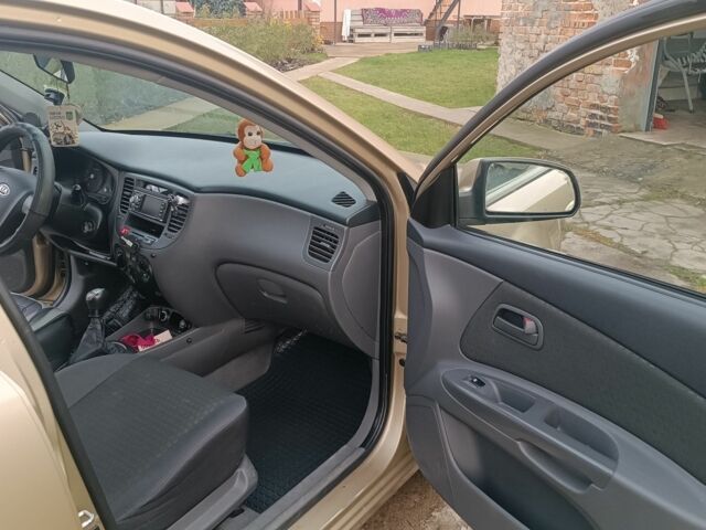 Бежевый Киа Рио, объемом двигателя 1.5 л и пробегом 246 тыс. км за 4600 $, фото 10 на Automoto.ua