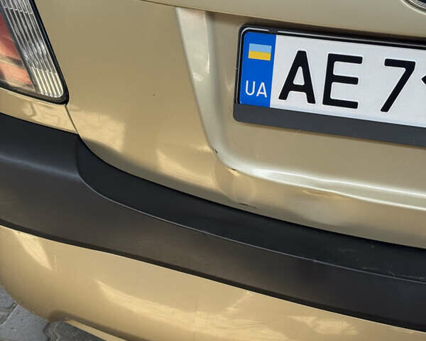 Бежевий Кіа Ріо, об'ємом двигуна 1.4 л та пробігом 300 тис. км за 4200 $, фото 8 на Automoto.ua