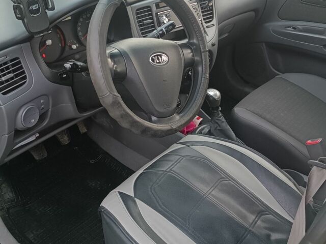 Бежевый Киа Рио, объемом двигателя 1.5 л и пробегом 246 тыс. км за 4600 $, фото 4 на Automoto.ua