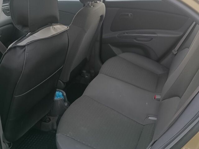 Бежевый Киа Рио, объемом двигателя 1.5 л и пробегом 246 тыс. км за 4600 $, фото 5 на Automoto.ua