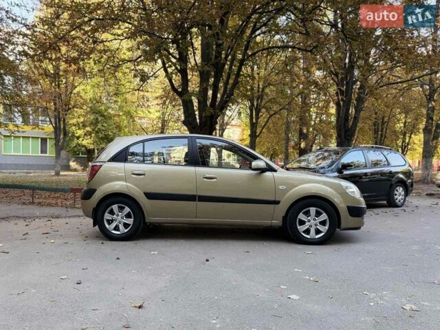 Бежевый Киа Рио, объемом двигателя 1.4 л и пробегом 188 тыс. км за 6800 $, фото 1 на Automoto.ua