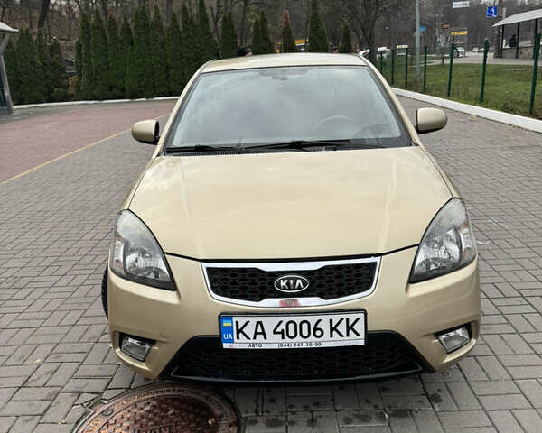 Бежевый Киа Рио, объемом двигателя 1.4 л и пробегом 236 тыс. км за 6500 $, фото 2 на Automoto.ua