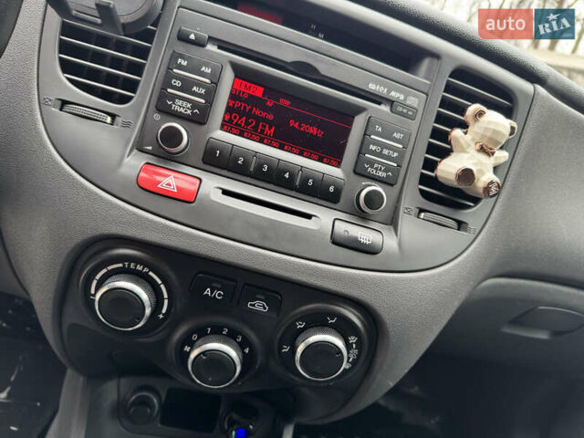 Бежевый Киа Рио, объемом двигателя 1.4 л и пробегом 236 тыс. км за 6500 $, фото 11 на Automoto.ua