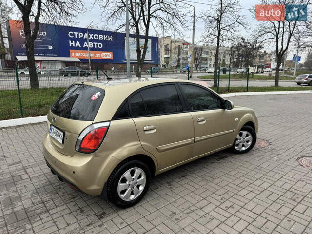 Бежевый Киа Рио, объемом двигателя 1.4 л и пробегом 236 тыс. км за 6500 $, фото 3 на Automoto.ua