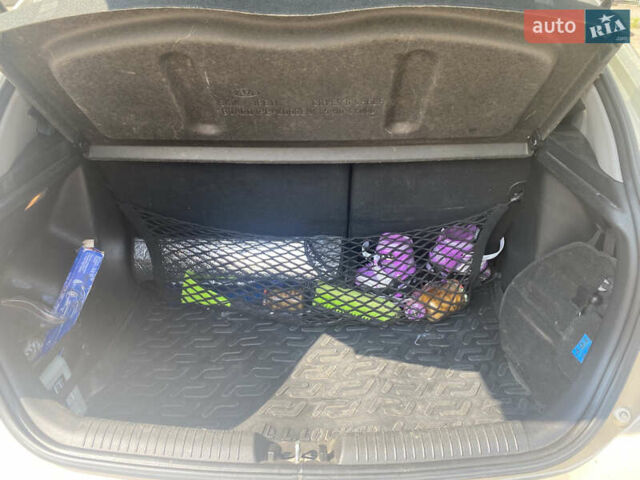 Бежевый Киа Рио, объемом двигателя 1.59 л и пробегом 150 тыс. км за 7500 $, фото 6 на Automoto.ua