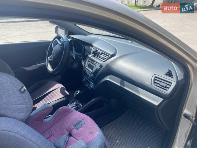 Бежевый Киа Рио, объемом двигателя 1.59 л и пробегом 150 тыс. км за 7500 $, фото 3 на Automoto.ua