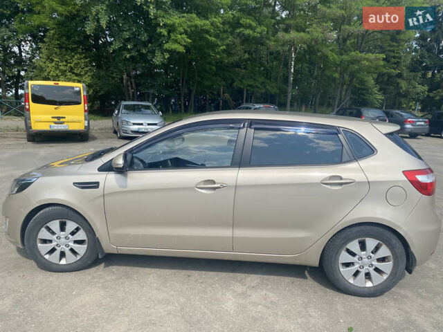 Бежевый Киа Рио, объемом двигателя 1.59 л и пробегом 150 тыс. км за 7500 $, фото 1 на Automoto.ua