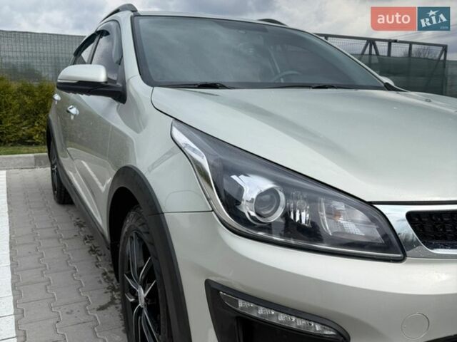 Бежевый Киа Рио, объемом двигателя 1.59 л и пробегом 83 тыс. км за 15900 $, фото 1 на Automoto.ua