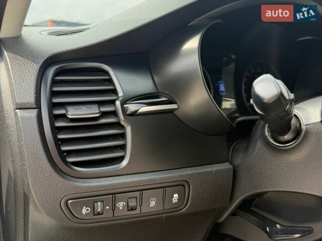 Бежевый Киа Рио, объемом двигателя 1.59 л и пробегом 83 тыс. км за 15900 $, фото 33 на Automoto.ua