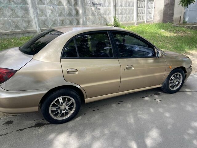 Бежевый Киа Рио, объемом двигателя 1.3 л и пробегом 200 тыс. км за 850 $, фото 4 на Automoto.ua