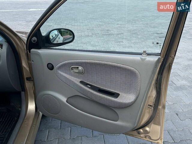 Бежевый Киа Рио, объемом двигателя 1.3 л и пробегом 280 тыс. км за 2200 $, фото 26 на Automoto.ua