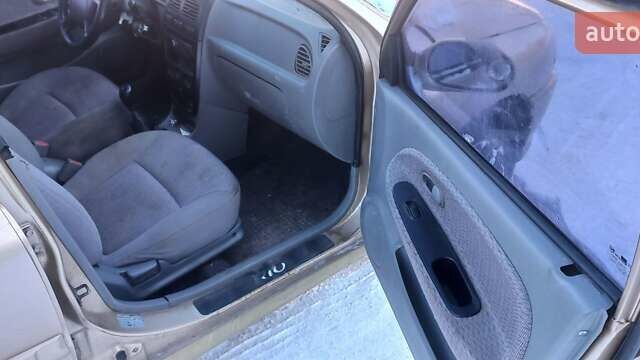 Бежевый Киа Рио, объемом двигателя 1.34 л и пробегом 293 тыс. км за 1900 $, фото 9 на Automoto.ua