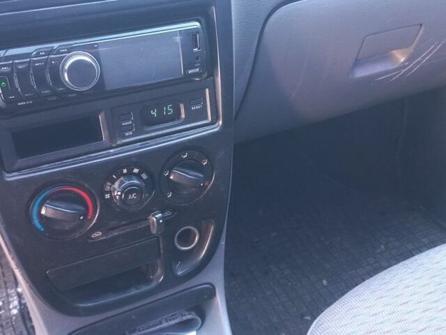 Бежевый Киа Рио, объемом двигателя 1.3 л и пробегом 293 тыс. км за 1900 $, фото 9 на Automoto.ua