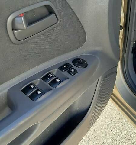 Бежевый Киа Рио, объемом двигателя 1.4 л и пробегом 250 тыс. км за 4900 $, фото 8 на Automoto.ua