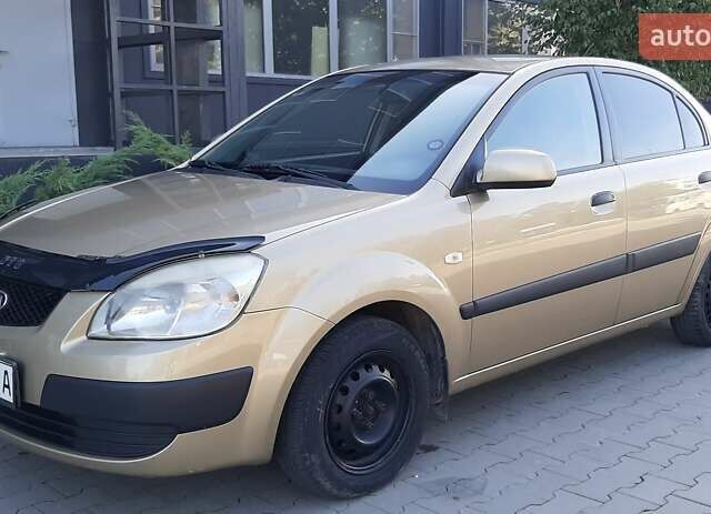 Бежевый Киа Рио, объемом двигателя 1.4 л и пробегом 250 тыс. км за 4900 $, фото 6 на Automoto.ua