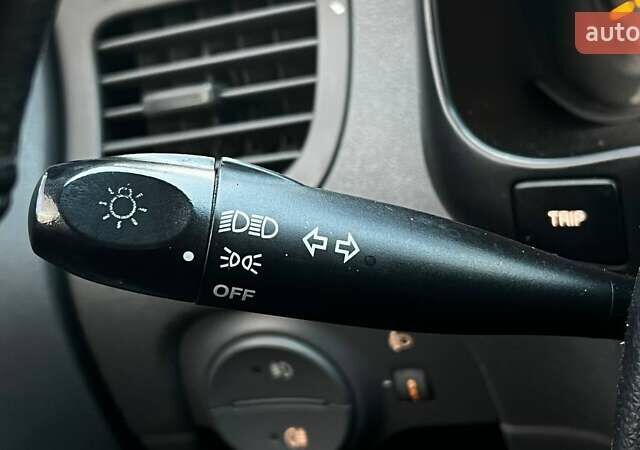 Бежевий Кіа Ріо, об'ємом двигуна 1.4 л та пробігом 199 тис. км за 3850 $, фото 16 на Automoto.ua