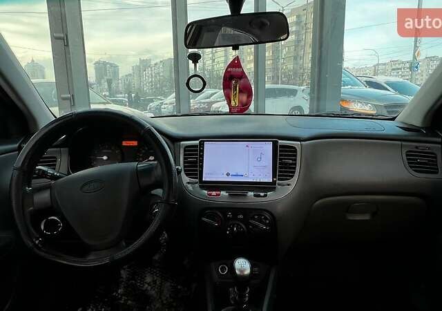 Бежевий Кіа Ріо, об'ємом двигуна 1.4 л та пробігом 199 тис. км за 3850 $, фото 12 на Automoto.ua