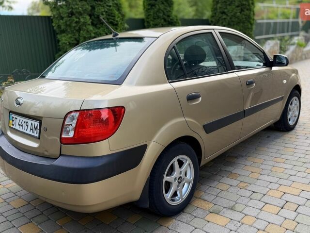 Бежевый Киа Рио, объемом двигателя 1.4 л и пробегом 223 тыс. км за 3300 $, фото 9 на Automoto.ua