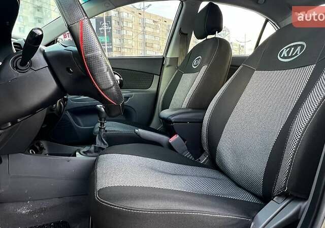 Бежевий Кіа Ріо, об'ємом двигуна 1.4 л та пробігом 199 тис. км за 3850 $, фото 8 на Automoto.ua