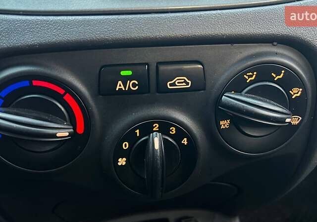 Бежевий Кіа Ріо, об'ємом двигуна 1.4 л та пробігом 199 тис. км за 3850 $, фото 21 на Automoto.ua