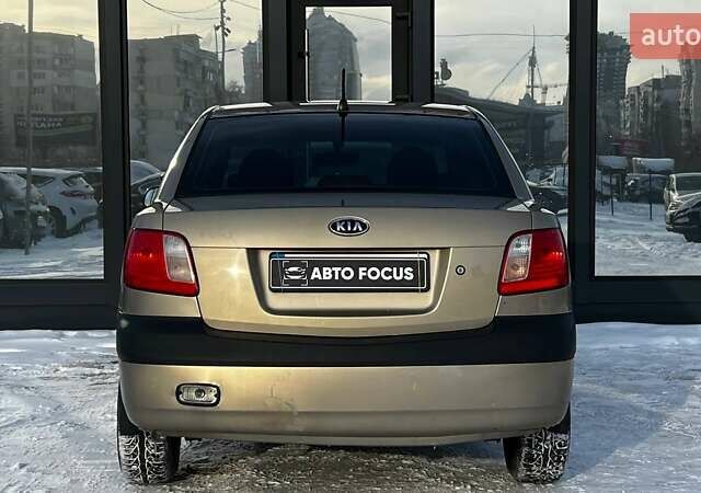 Бежевий Кіа Ріо, об'ємом двигуна 1.4 л та пробігом 199 тис. км за 3850 $, фото 6 на Automoto.ua