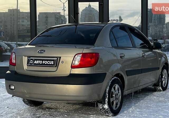 Бежевий Кіа Ріо, об'ємом двигуна 1.4 л та пробігом 199 тис. км за 3850 $, фото 7 на Automoto.ua