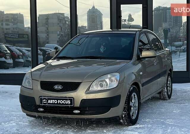 Бежевий Кіа Ріо, об'ємом двигуна 1.4 л та пробігом 199 тис. км за 3850 $, фото 3 на Automoto.ua