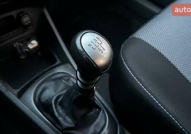 Бежевий Кіа Ріо, об'ємом двигуна 1.4 л та пробігом 199 тис. км за 3850 $, фото 19 на Automoto.ua