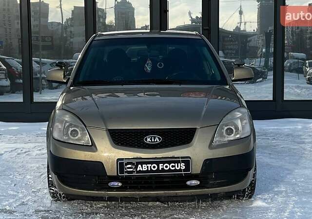 Бежевий Кіа Ріо, об'ємом двигуна 1.4 л та пробігом 199 тис. км за 3850 $, фото 2 на Automoto.ua