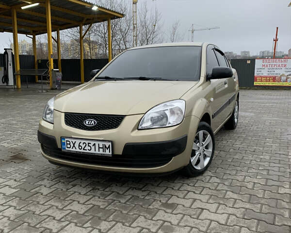 Бежевый Киа Рио, объемом двигателя 1.4 л и пробегом 290 тыс. км за 4100 $, фото 1 на Automoto.ua