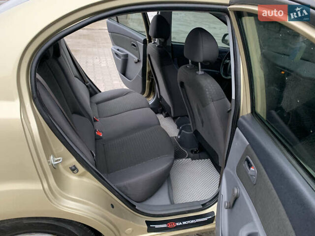 Бежевый Киа Рио, объемом двигателя 1.4 л и пробегом 290 тыс. км за 4100 $, фото 15 на Automoto.ua