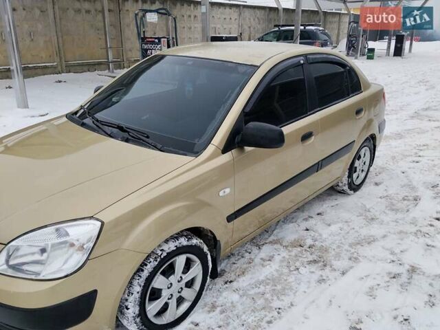 Бежевый Киа Рио, объемом двигателя 1.4 л и пробегом 291 тыс. км за 3800 $, фото 4 на Automoto.ua