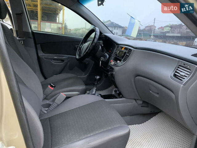 Бежевый Киа Рио, объемом двигателя 1.4 л и пробегом 290 тыс. км за 4100 $, фото 14 на Automoto.ua