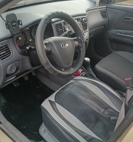 Бежевый Киа Рио, объемом двигателя 1.49 л и пробегом 245 тыс. км за 4600 $, фото 4 на Automoto.ua