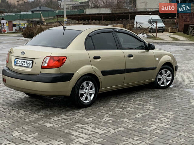 Бежевый Киа Рио, объемом двигателя 1.4 л и пробегом 290 тыс. км за 4100 $, фото 7 на Automoto.ua