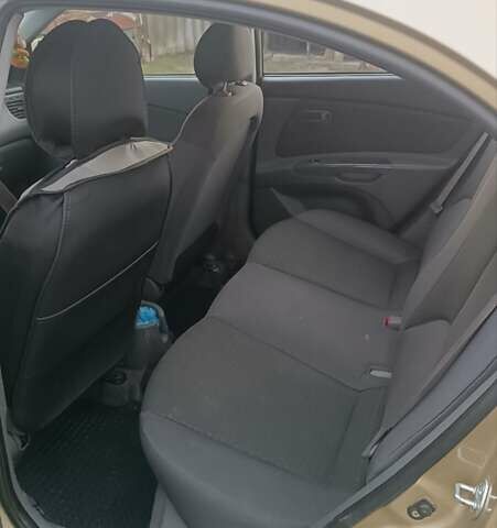 Бежевый Киа Рио, объемом двигателя 1.49 л и пробегом 245 тыс. км за 4600 $, фото 5 на Automoto.ua