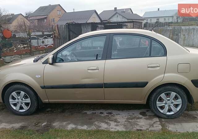 Бежевый Киа Рио, объемом двигателя 1.49 л и пробегом 245 тыс. км за 4600 $, фото 3 на Automoto.ua