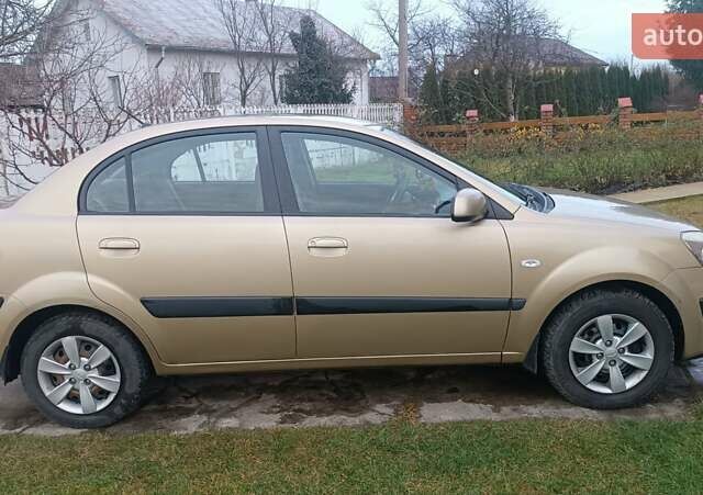 Бежевый Киа Рио, объемом двигателя 1.49 л и пробегом 245 тыс. км за 4600 $, фото 2 на Automoto.ua