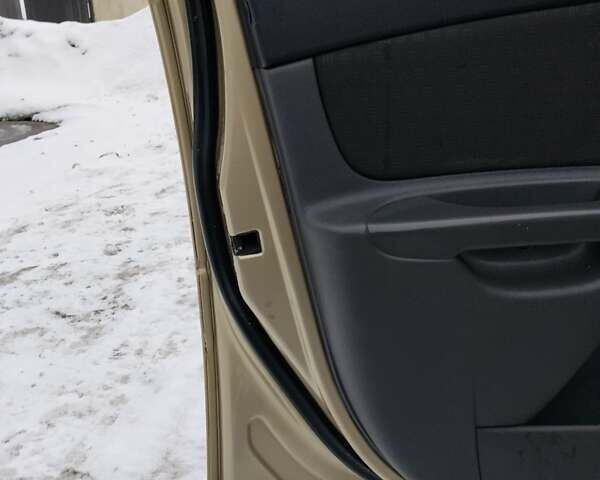 Бежевый Киа Рио, объемом двигателя 1.4 л и пробегом 291 тыс. км за 3800 $, фото 10 на Automoto.ua