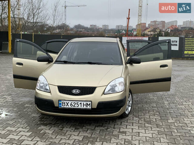 Бежевый Киа Рио, объемом двигателя 1.4 л и пробегом 290 тыс. км за 4100 $, фото 11 на Automoto.ua
