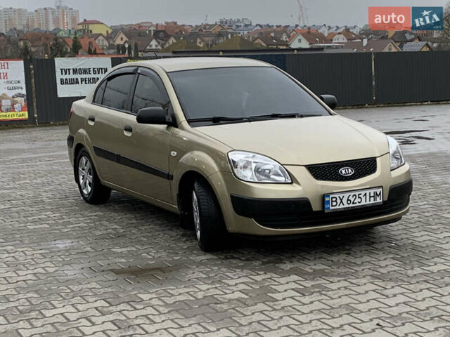 Бежевый Киа Рио, объемом двигателя 1.4 л и пробегом 290 тыс. км за 4100 $, фото 2 на Automoto.ua