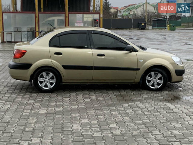 Бежевый Киа Рио, объемом двигателя 1.4 л и пробегом 290 тыс. км за 4100 $, фото 6 на Automoto.ua