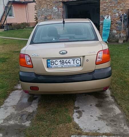 Бежевый Киа Рио, объемом двигателя 1.49 л и пробегом 245 тыс. км за 4600 $, фото 1 на Automoto.ua