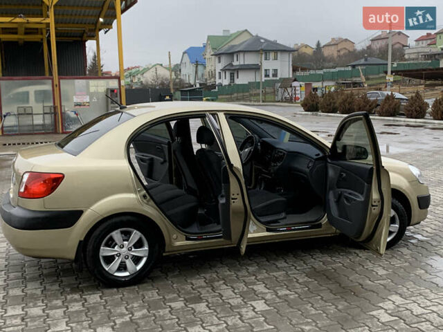 Бежевый Киа Рио, объемом двигателя 1.4 л и пробегом 290 тыс. км за 4100 $, фото 12 на Automoto.ua