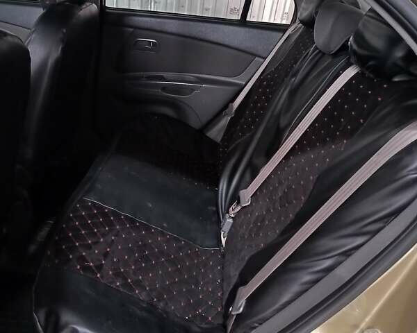 Бежевый Киа Рио, объемом двигателя 1.49 л и пробегом 307 тыс. км за 4500 $, фото 5 на Automoto.ua