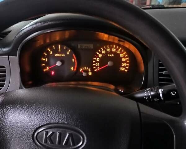 Бежевий Кіа Ріо, об'ємом двигуна 1.49 л та пробігом 307 тис. км за 4500 $, фото 9 на Automoto.ua