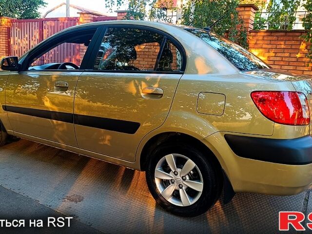 Бежевый Киа Рио, объемом двигателя 1.5 л и пробегом 166 тыс. км за 5000 $, фото 2 на Automoto.ua