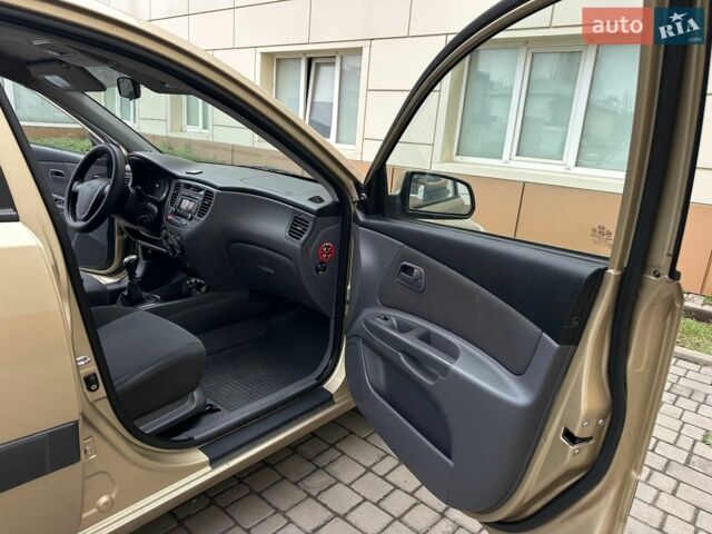 Бежевый Киа Рио, объемом двигателя 1.49 л и пробегом 167 тыс. км за 5250 $, фото 17 на Automoto.ua