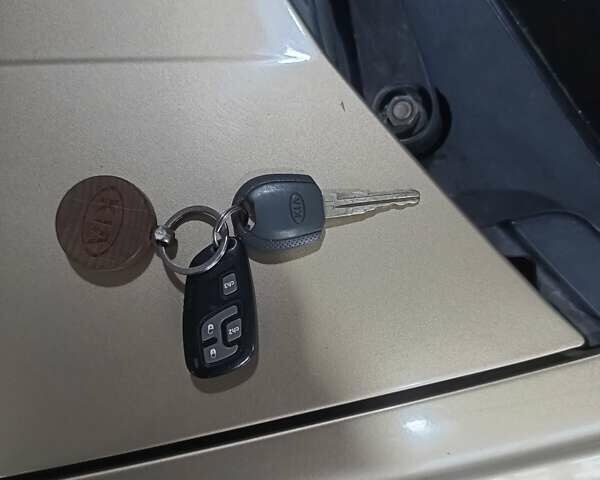 Бежевий Кіа Ріо, об'ємом двигуна 1.49 л та пробігом 307 тис. км за 4500 $, фото 15 на Automoto.ua