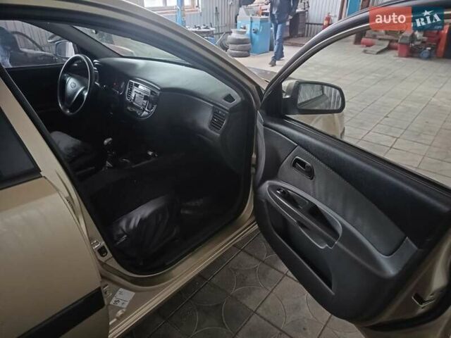 Бежевий Кіа Ріо, об'ємом двигуна 1.49 л та пробігом 307 тис. км за 4500 $, фото 27 на Automoto.ua